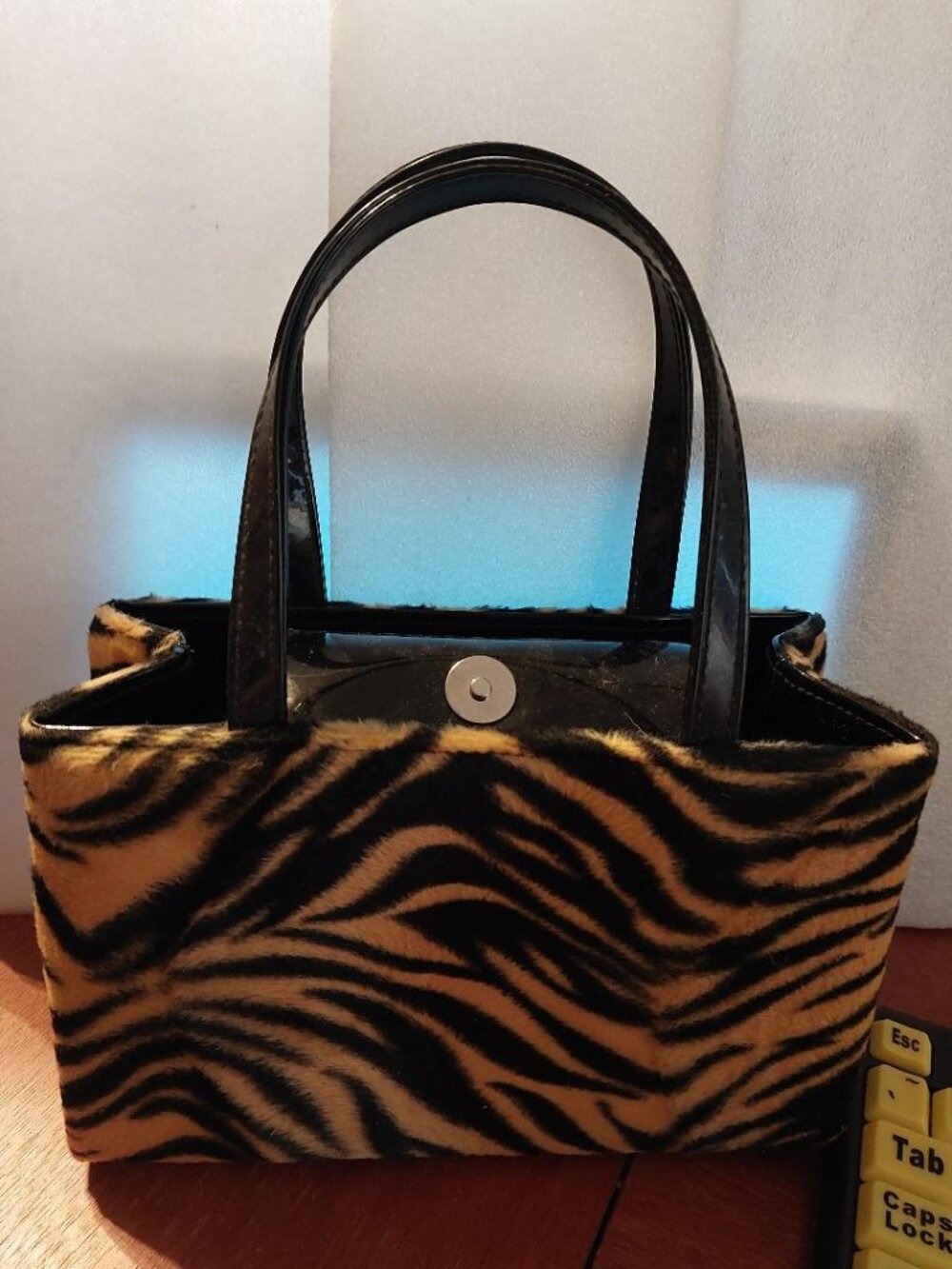 NEW ! Vintage Mondani New York Compact Tiger-Print Faux Fur Tote Bag Black
